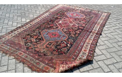TAPIS NOUE MAIN ROUGE NOIR BLEUE