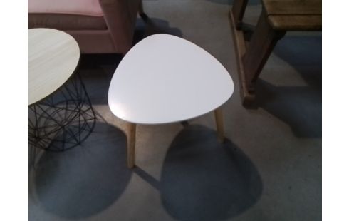 TABLE D'APPOINT BLANCHE TRIANGULAIRE
