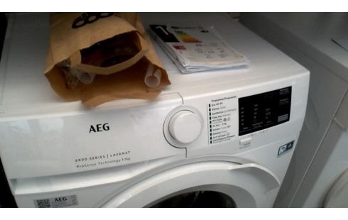 LESSIVEUSE AEG