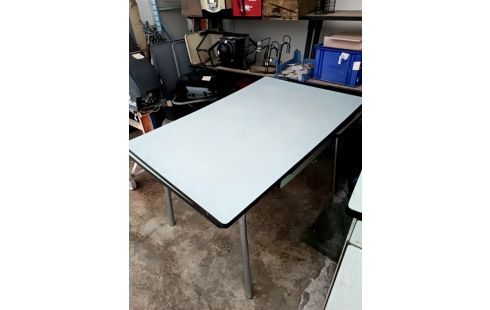 TABLE FORMICA
