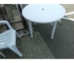 TABLE DE JARDIN RONDE PLASTIQUE BLANCHE