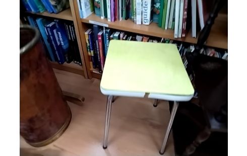 TABOURET EN FORMICA JAUNE