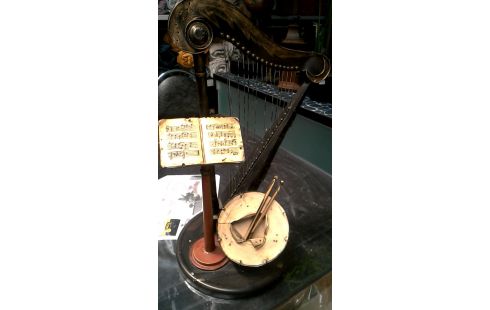 STATUE, , HARPE MET, , TAMBOUR