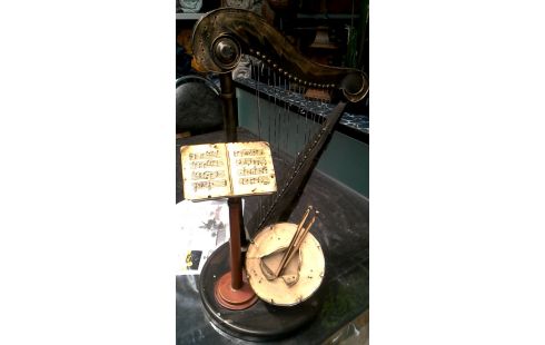 STATUE, , HARPE MET, , TAMBOUR