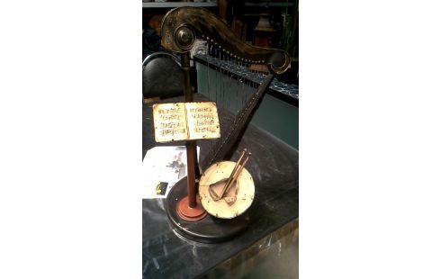 STATUE, , HARPE MET, , TAMBOUR