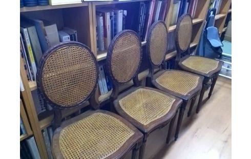 LOT DE 4 CHAISES MEDAILLONS CANNEES (UNE EN L'ETAT)