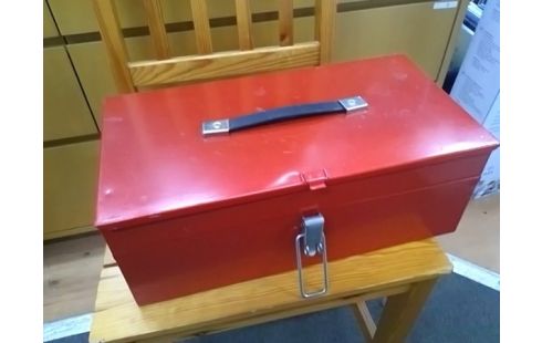 CAISSE A OUTILS ROUGE AVEC OUTILS