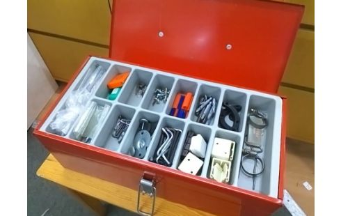 CAISSE A OUTILS ROUGE AVEC OUTILS