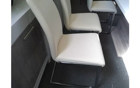 LOT DE 4 CHAISES MODERNES BLANCHES (QLQS TACHES)