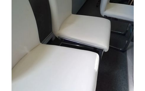 LOT DE 4 CHAISES MODERNES BLANCHES (QLQS TACHES)
