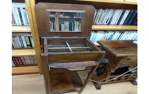 MEUBLE A BIJOUX AVEC MIROIR