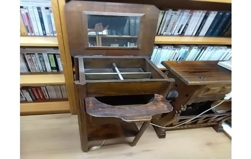 MEUBLE A BIJOUX AVEC MIROIR