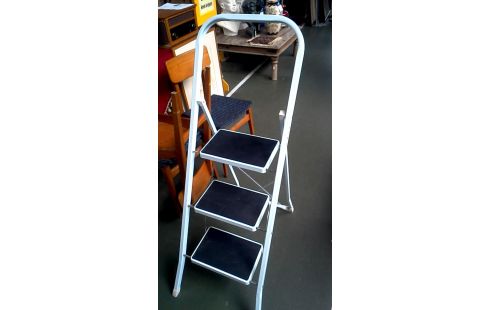 ESCABEAU GRIS METAL