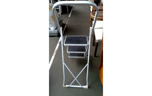 ESCABEAU GRIS METAL