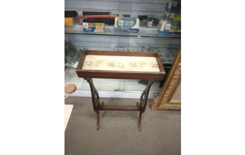 TABLE LYRE
