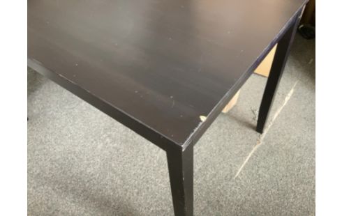 TABLE IKEA DES MARQUES