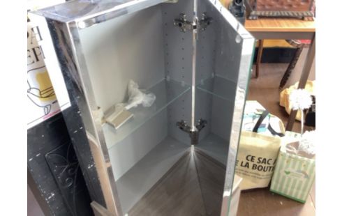ARMOIRE DE TOILETTE A SUSPENDRE