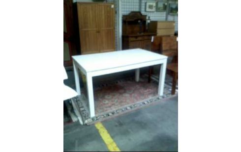 TAFEL UITSCHUIVEND