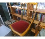 CHAISE ASSISE VELOURS ROUGE