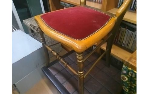 CHAISE ASSISE VELOURS ROUGE