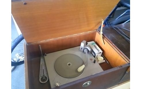 MEUBLE HIFI AVEC RADIO ET PLATINE PHILIPS (EN L'ETAT)