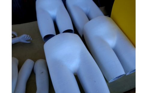 BUSTE FESSIER CARTON