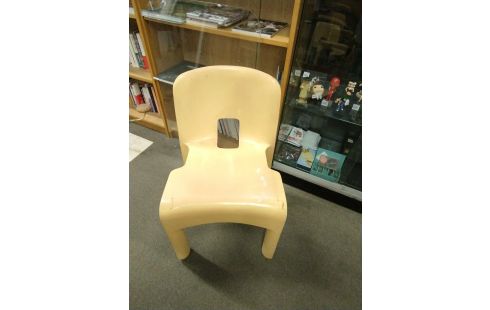 CHAISE KARTELL  DANS L'ETAT