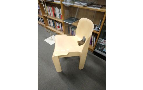 CHAISE KARTELL  DANS L'ETAT