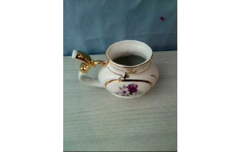 TRINKGEFÄß CZECHOSLOVAKIA FLORAL VERZIERT