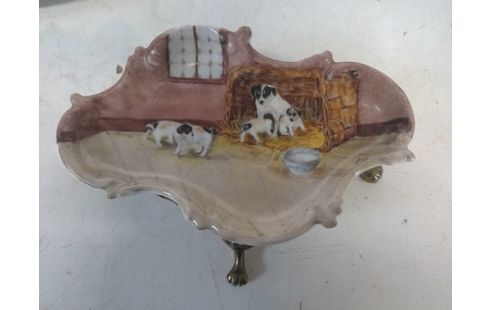 SCHAALTJE PUPPIES OP STAANDER GETEKEND