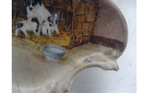 SCHAALTJE PUPPIES OP STAANDER GETEKEND