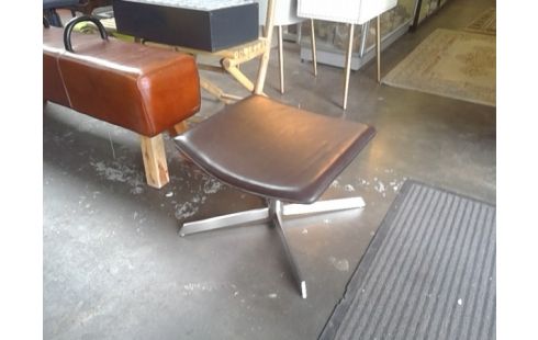 POEF LEDER METAAL ONDERSTEL