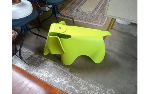 BANK VITRA OLIFANT GROEN