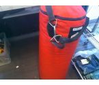SAC DE FRAPPE AVEC 2 PAIRES DE GANTS OUTSHOCK