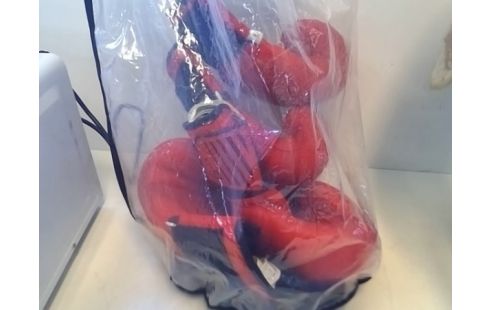 SAC DE FRAPPE AVEC 2 PAIRES DE GANTS OUTSHOCK