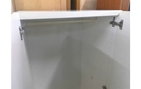 ARMOIRETTE 2P BLANCHE IKEA (MANQUE 1 BARRE)