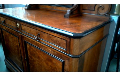 BARGUEÑO VETA DE CAOBA 2 PUERTAS / 2 CAJONES