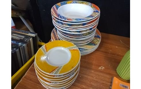 LOT D' ASSIETTES CHINA PEARL