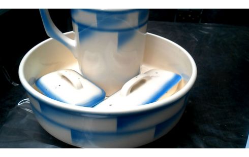 POT A EAU BLANCHE BLEUE ART DECO.