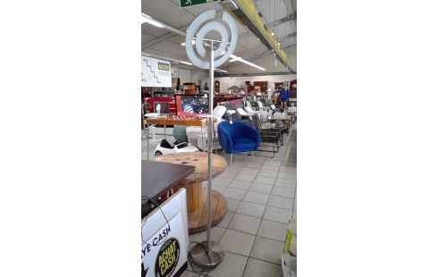 STAANDE LAMP IN DE STAAT