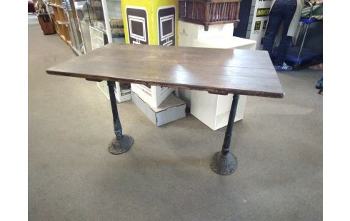TABLE BISTROT PIETEMENT FONTE ET PLATEAU BOIS