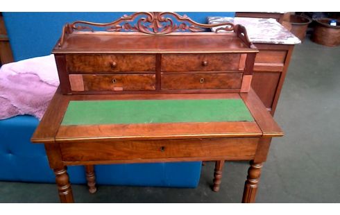ESCRITORIO ANTIGUO VETA DE CAOBA 5 CAJONES