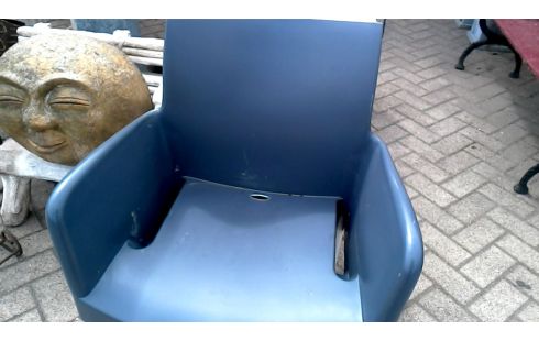 TUINSTOEL LOT VAN 2