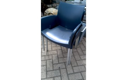 TUINSTOEL LOT VAN 2