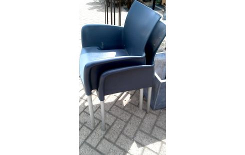 TUINSTOEL LOT VAN 2