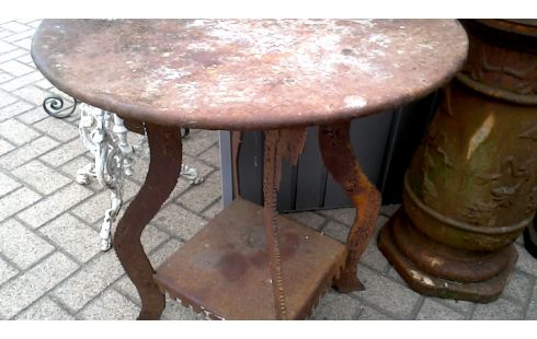 TABLE DE JARDIN ROND FER