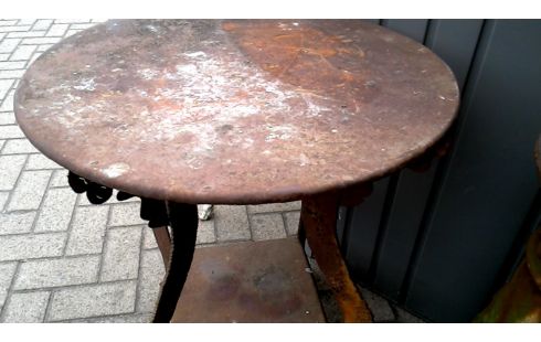 TABLE DE JARDIN ROND FER