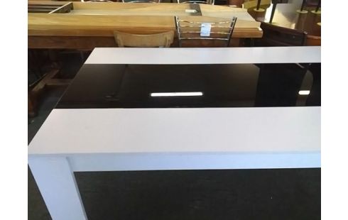 TABLE MODERNE BLANCHE ET NOIRE