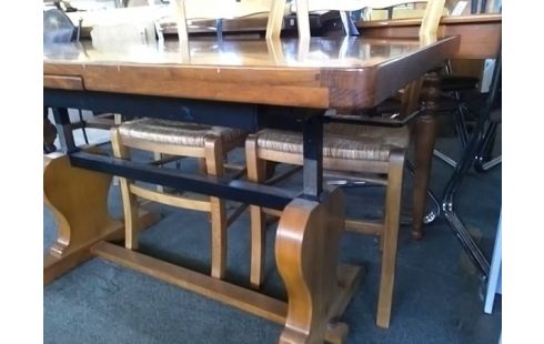 TABLE REGLABLE AVEC ALLONGES INTERIEURES