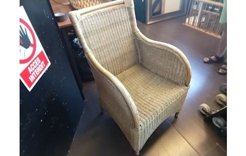 FAUTEUIL ROTIN